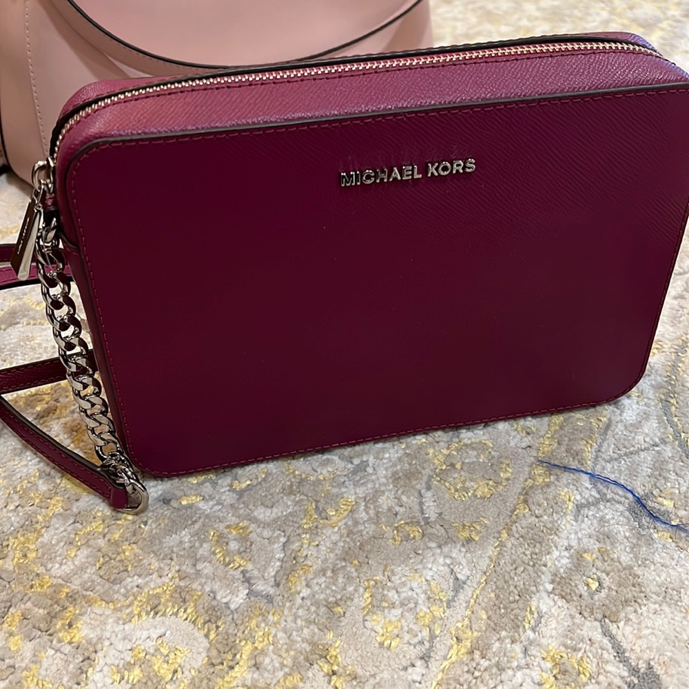 NWT BRAND NEW NEVER WORN MICHAEL KORS MK purse crossbody wine/fuschia color